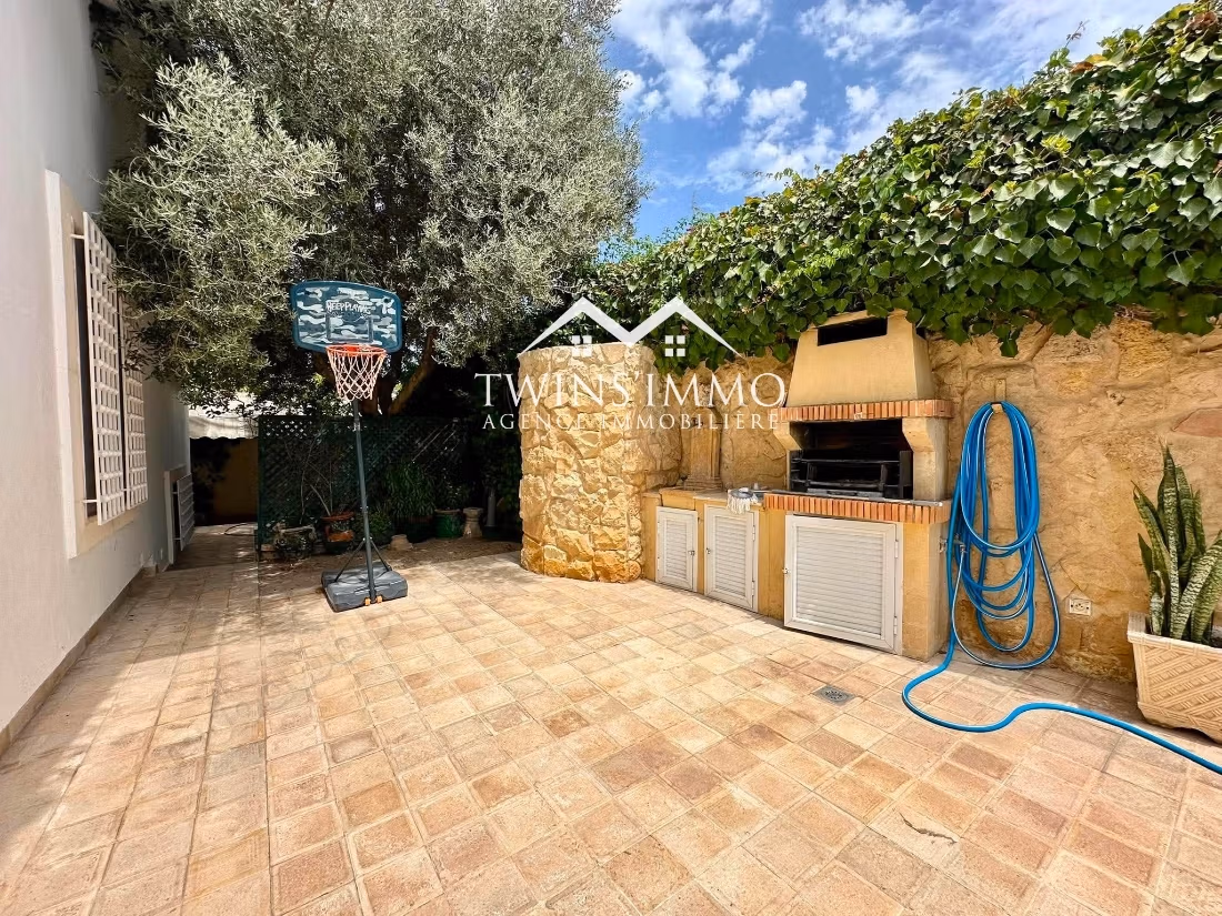 Large furnished villa in La Marsa