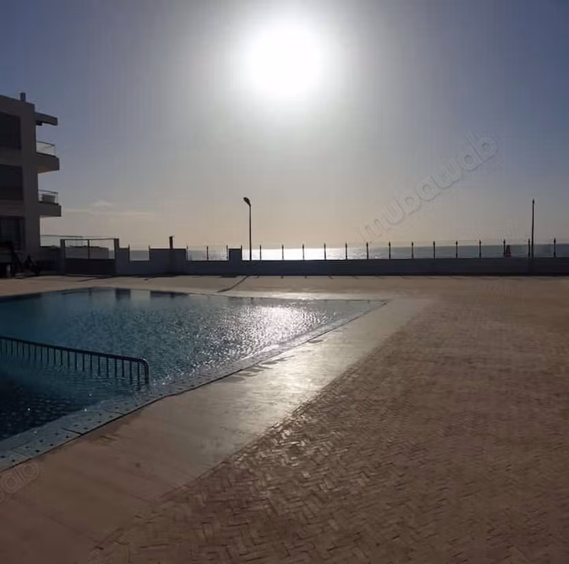 A vendre appartement meuble front mer