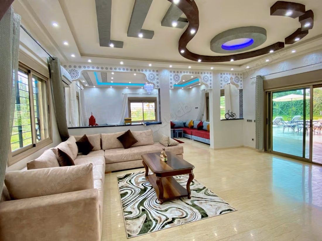 Villa fini 2700 square meters titled