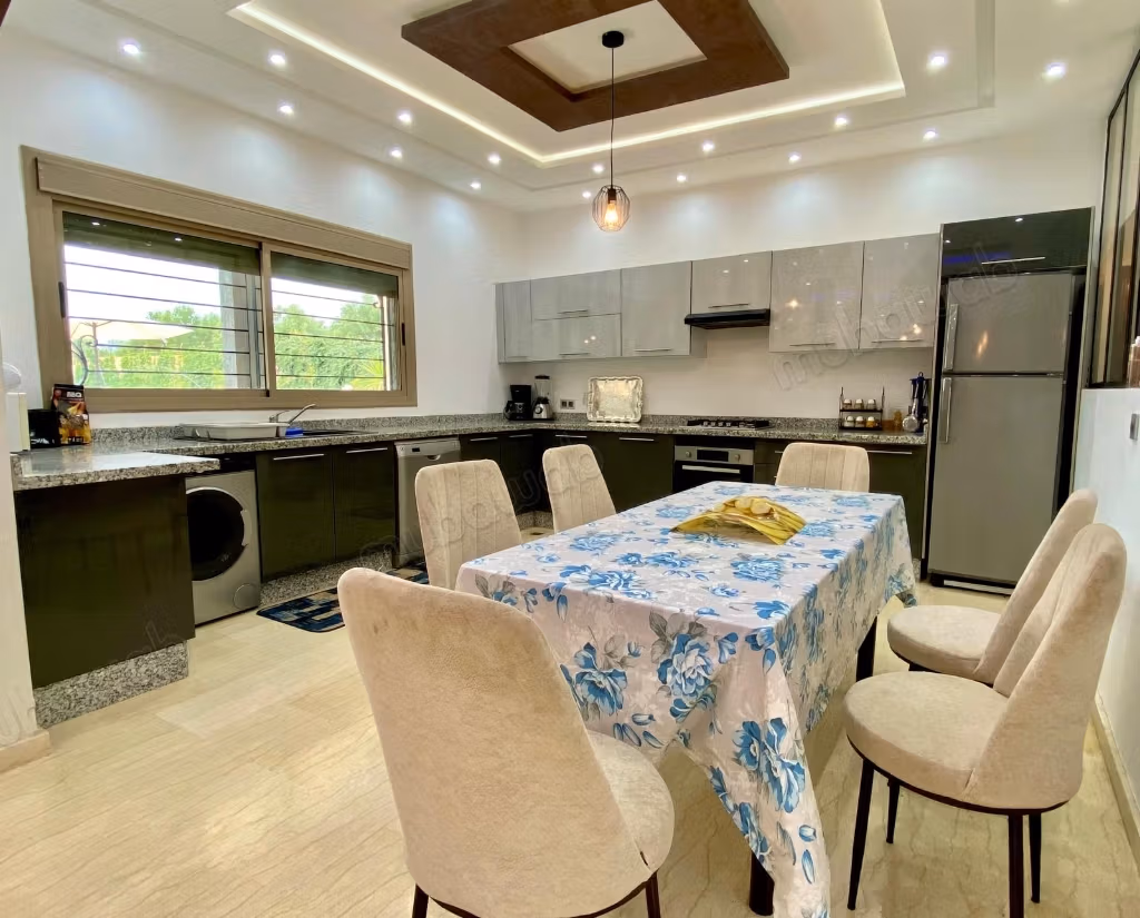 Villa fini 2700 square meters titled