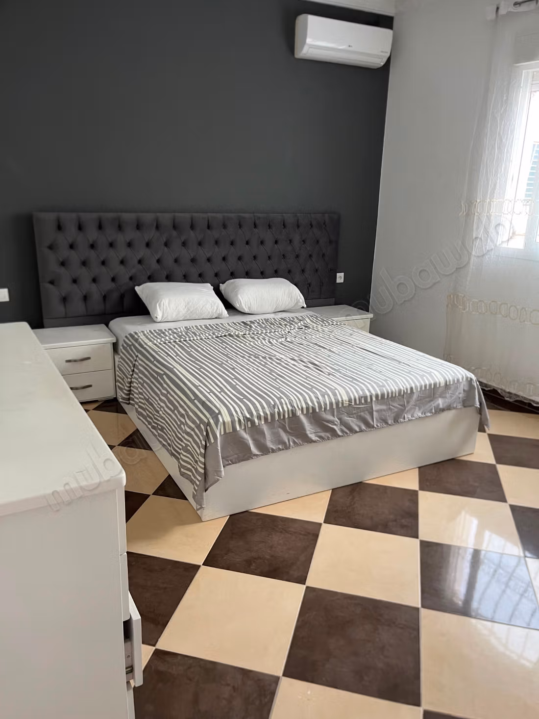 Beautiful apartment for sale in Martil. 2 rooms. Solid door, secured residence