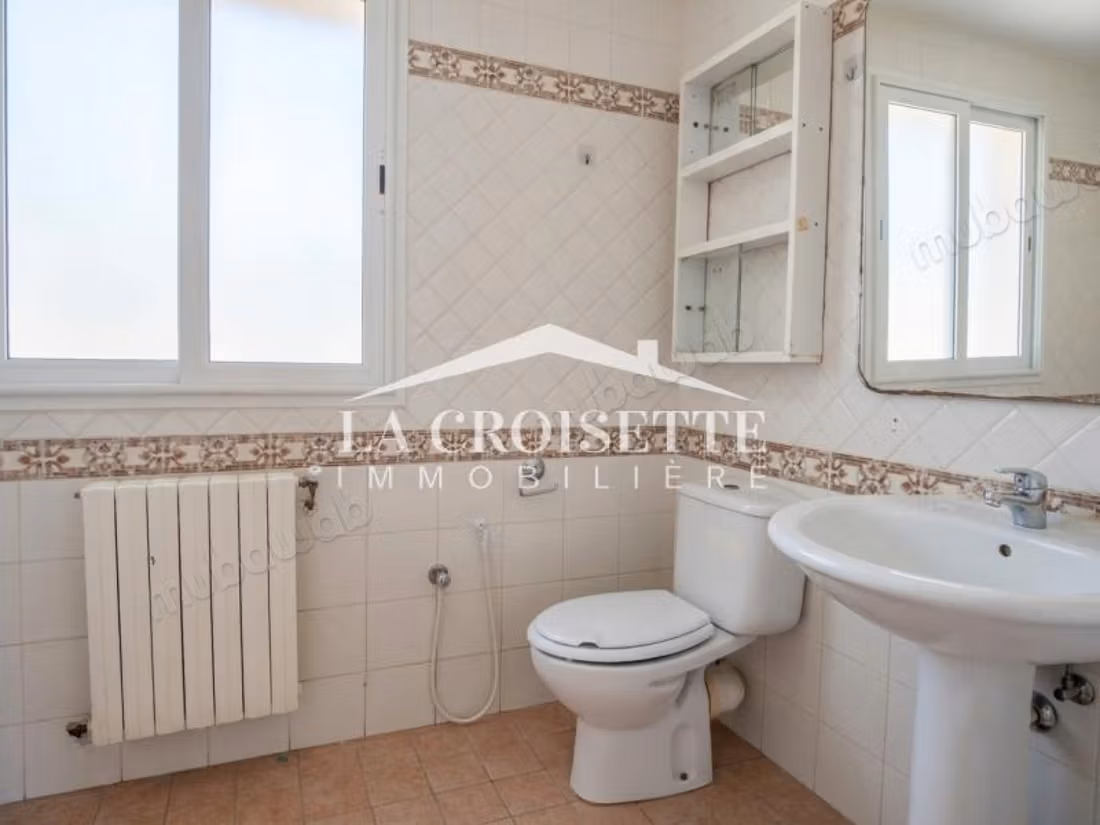 Ground floor of a S3 villa with garden in Gammarth