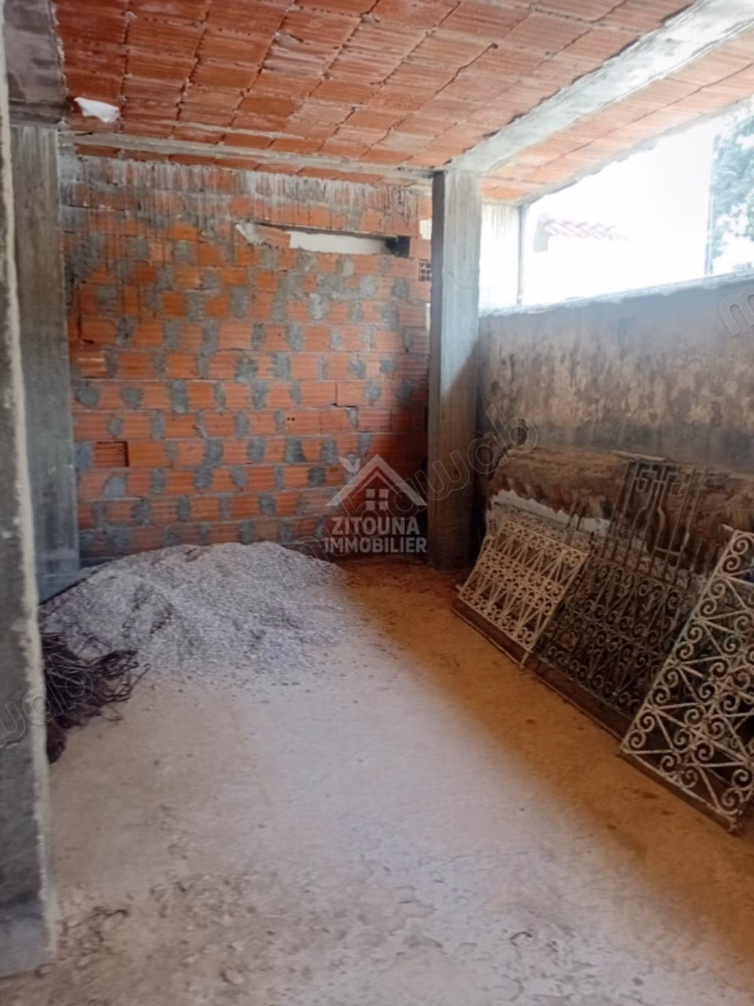 للايجار فيلا غير مكتملة في غار الملاح بزيارت