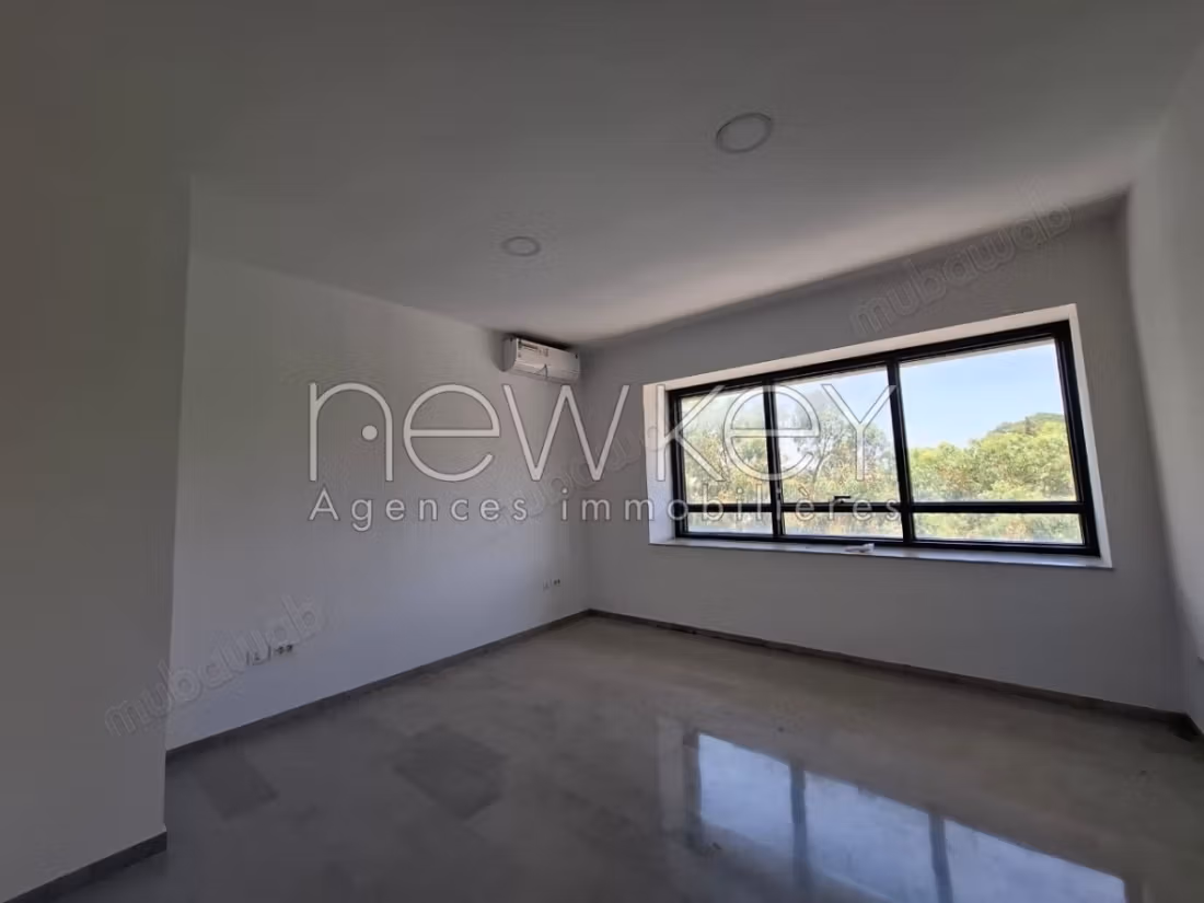 Bureau A3 à louer à La Soukra