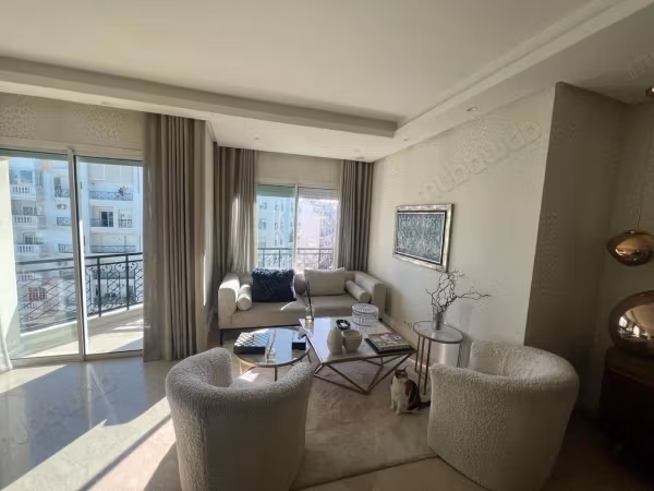 Très joli appartement meublé à louer au Triangle d’Or