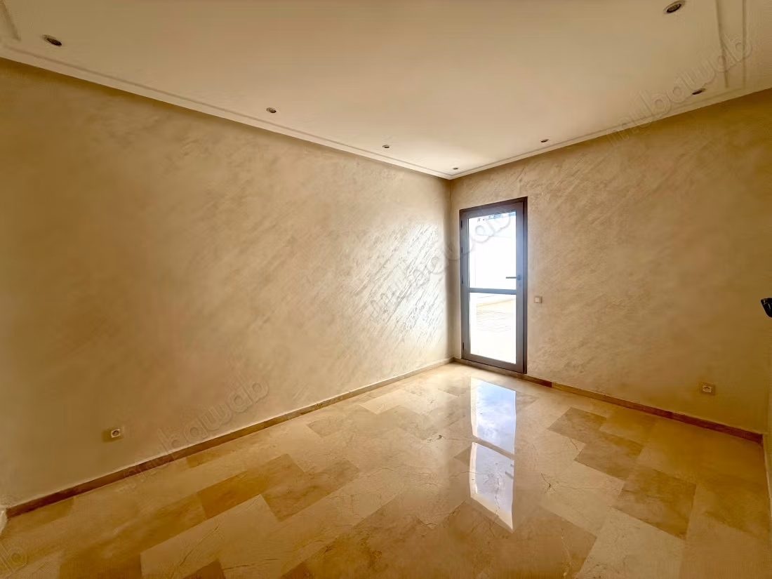 In Location Vide: Magnifiek 4-kamerappartement in het hart van de Tontonville-buurt, dicht bij de oase