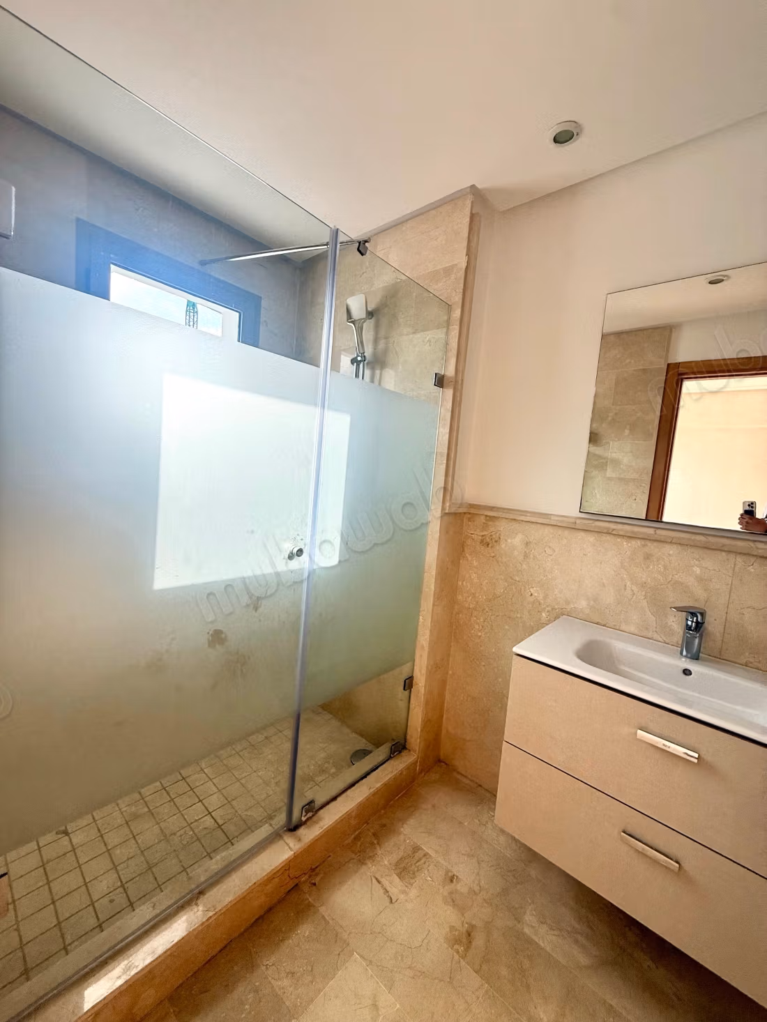 In Location Vide: Magnifiek 4-kamerappartement in het hart van de Tontonville-buurt, dicht bij de oase