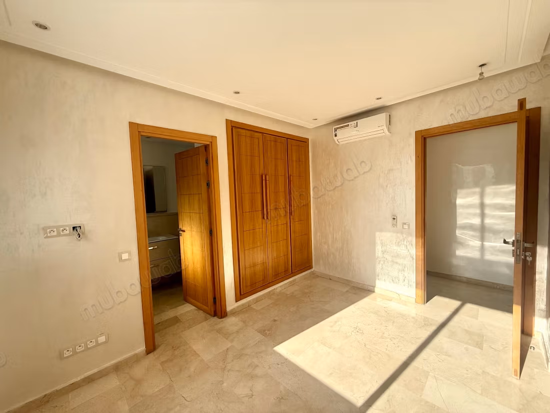 In Location Vide: Magnifiek 4-kamerappartement in het hart van de Tontonville-buurt, dicht bij de oase