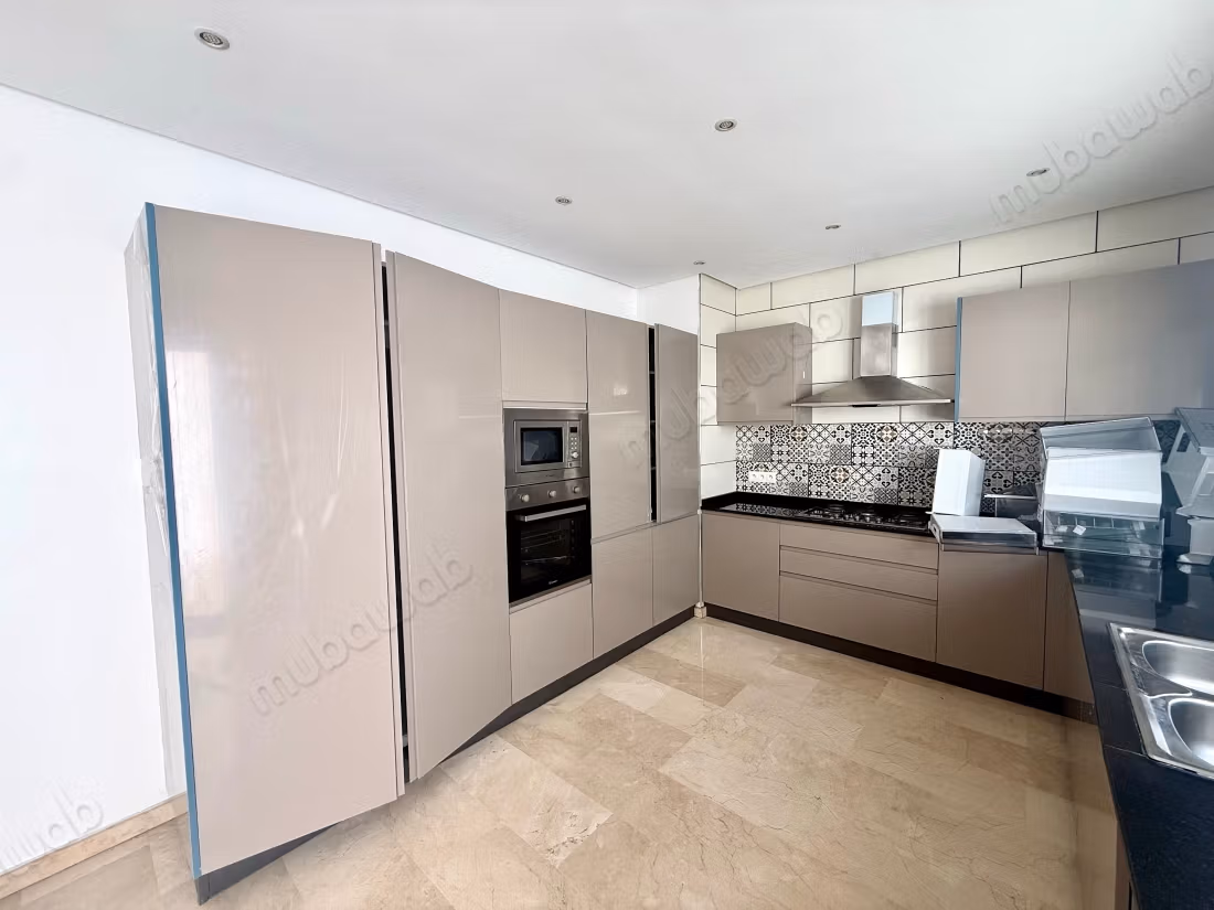 In Location Vide: Magnifiek 4-kamerappartement in het hart van de Tontonville-buurt, dicht bij de oase