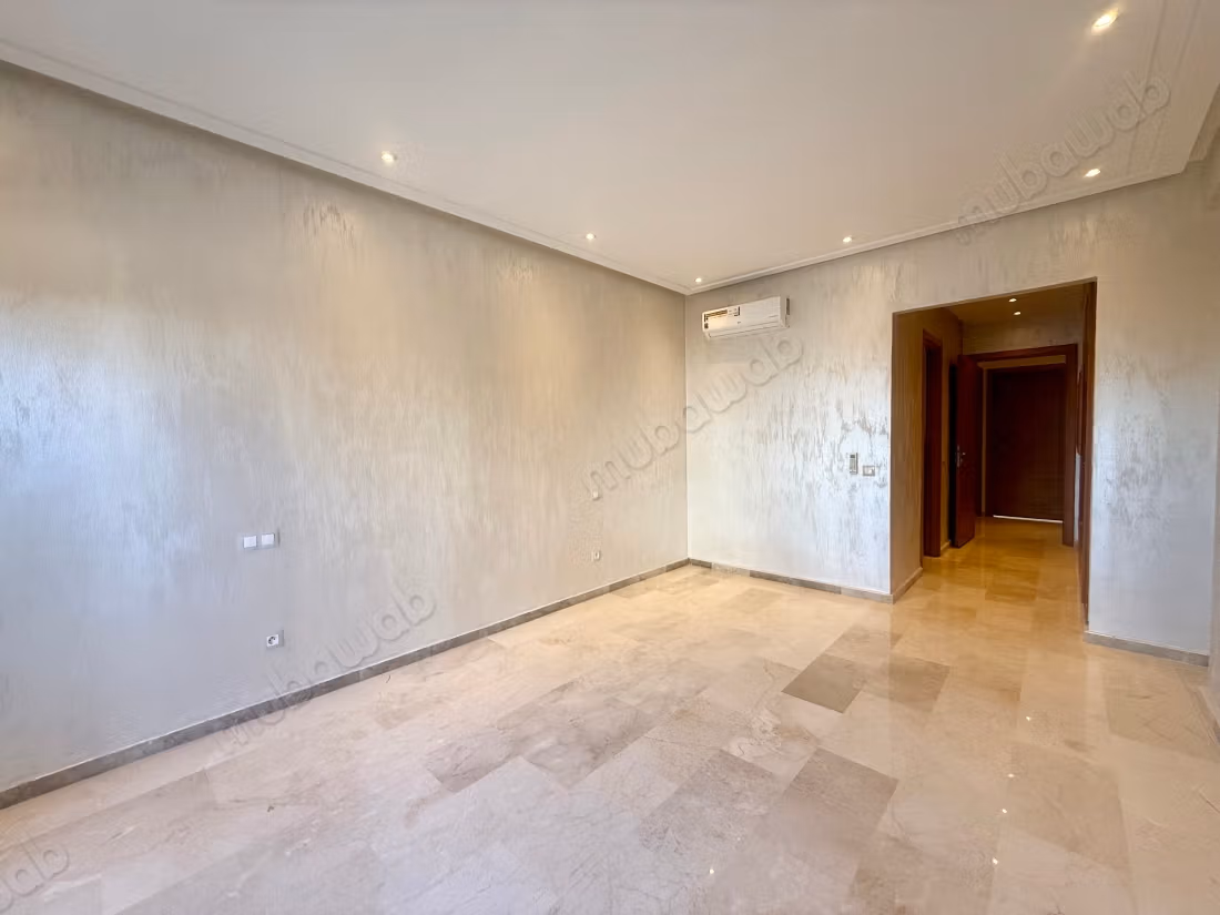 In Location Vide: Magnifiek 4-kamerappartement in het hart van de Tontonville-buurt, dicht bij de oase