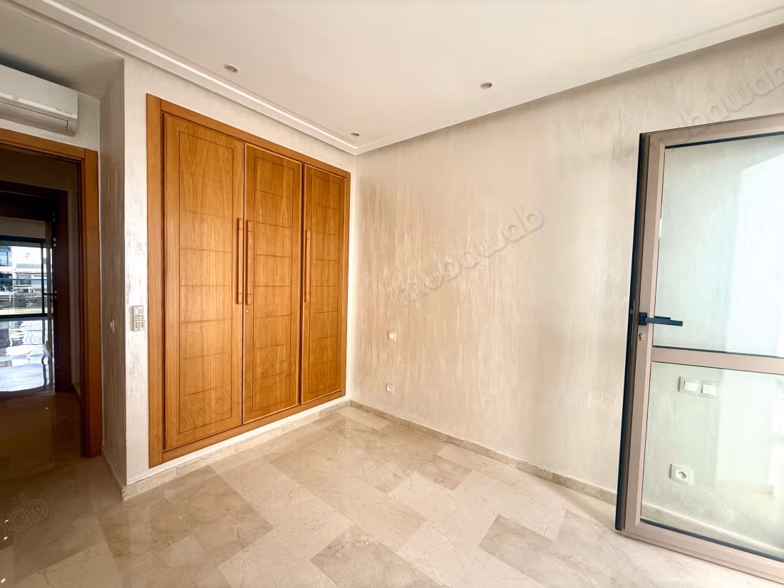 In Location Vide: Magnifiek 4-kamerappartement in het hart van de Tontonville-buurt, dicht bij de oase