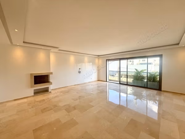 En Location Vide: Magnifique appartement 4 chambres au coeur du quartier tontonville à proximité de l’oasis