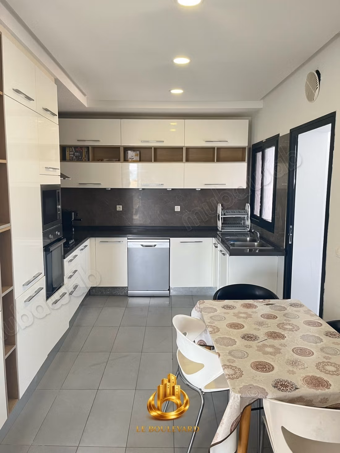 A Louer Appartement S2 Vue Sur Mer à Néapolis
