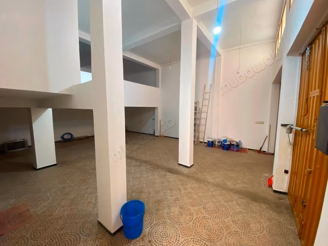 Huis te koop in Mesnana. 3 grote kamers. Privé garage