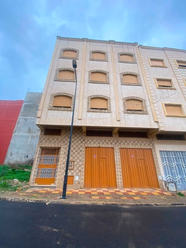 Casa en venta en Mesnana. 3 grandes habitaciones. Garaje privado