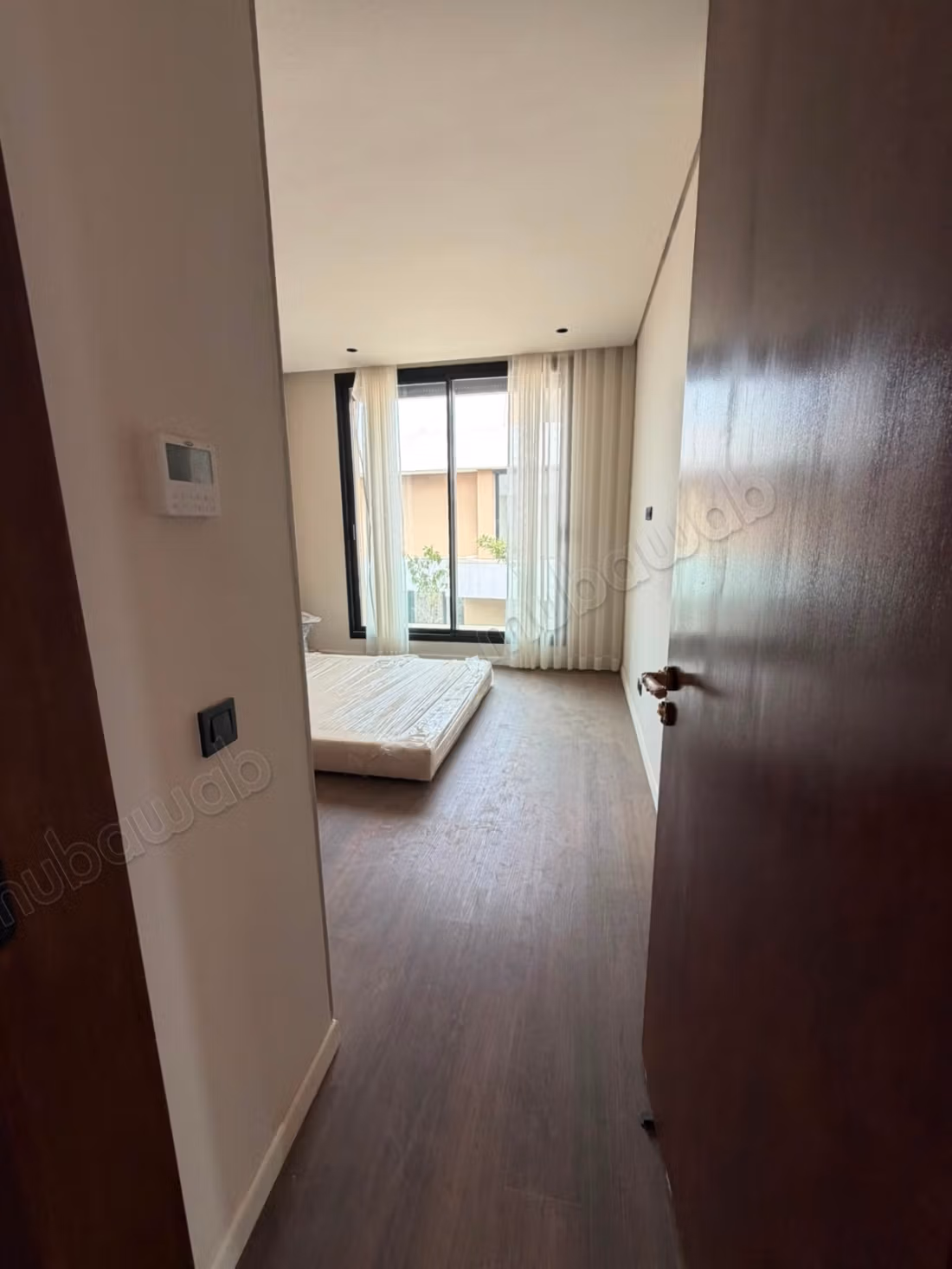 En vente excellente villa contemporaine de 4 suites neuve dans une résidence sécurisée à Chrifia