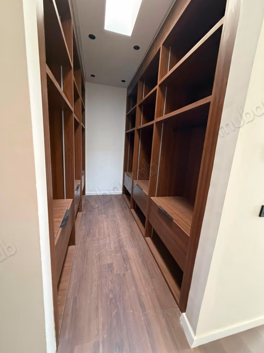 En vente excellente villa contemporaine de 4 suites neuve dans une résidence sécurisée à Chrifia