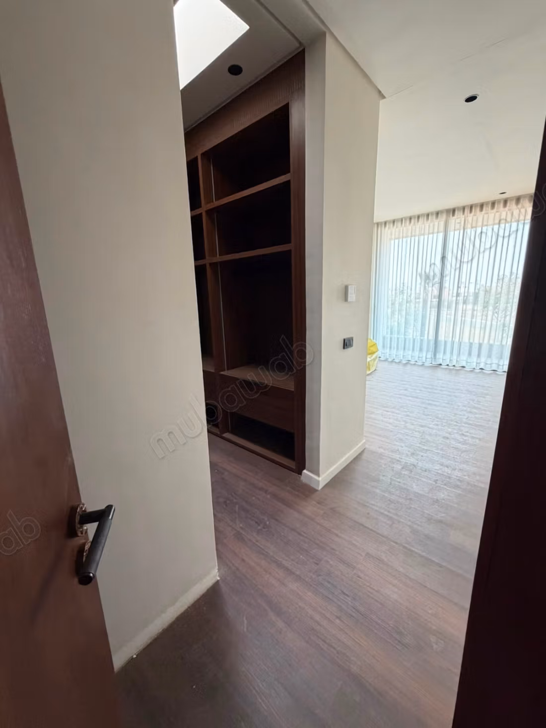 En vente excellente villa contemporaine de 4 suites neuve dans une résidence sécurisée à Chrifia