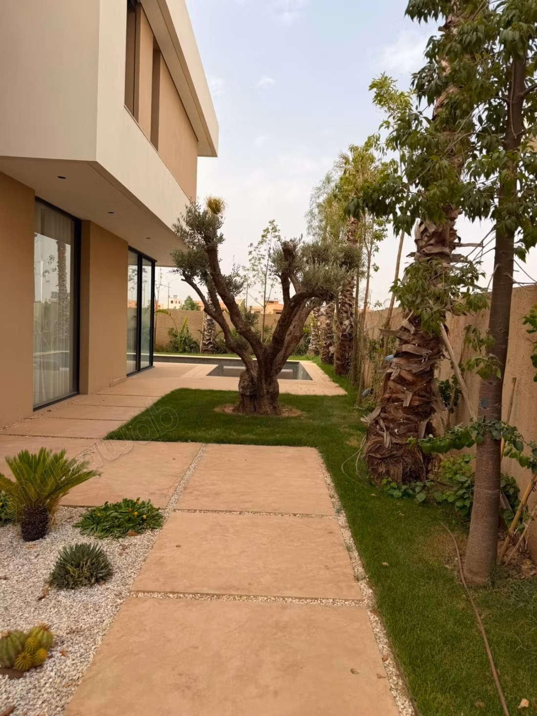 For sale excellent contemporary villa with 4 new suites in a secured residence in Chrifia
