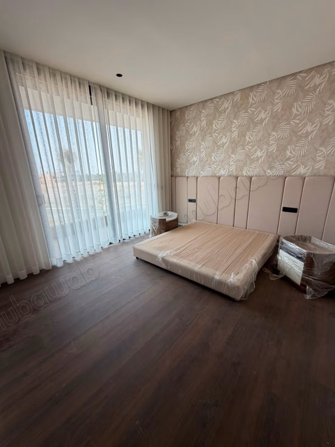 En vente excellente villa contemporaine de 4 suites neuve dans une résidence sécurisée à Chrifia