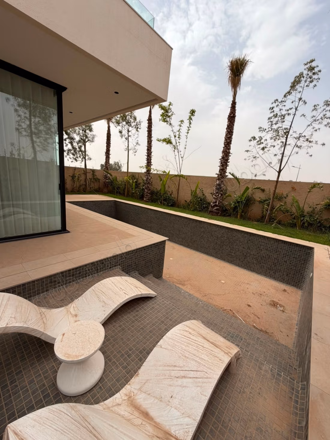 For sale excellent contemporary villa with 4 new suites in a secured residence in Chrifia