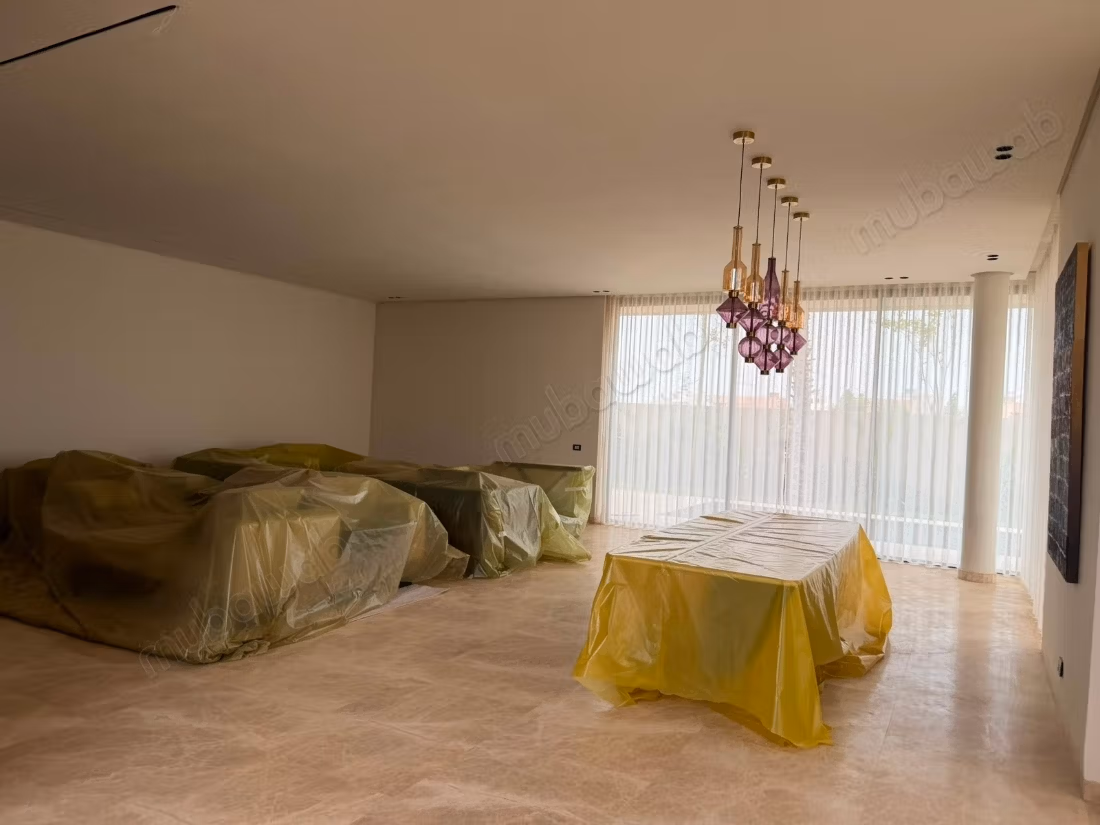 En vente excellente villa contemporaine de 4 suites neuve dans une résidence sécurisée à Chrifia