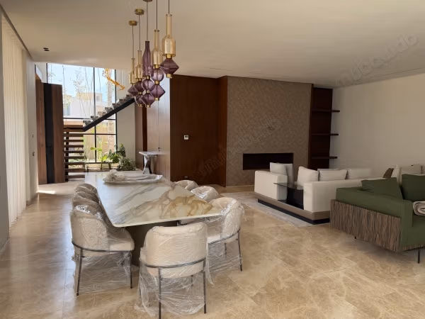 En vente excellente villa contemporaine de 4 suites neuve dans une résidence sécurisée à Chrifia