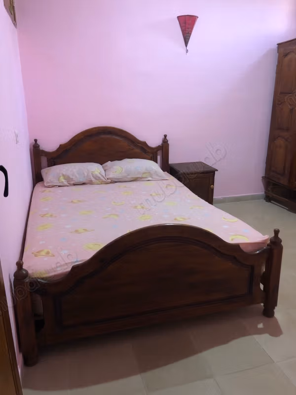 Location saisonnière à Chefchaouen.
Superficie 70 m².
Antenne parabolique et sécurité
