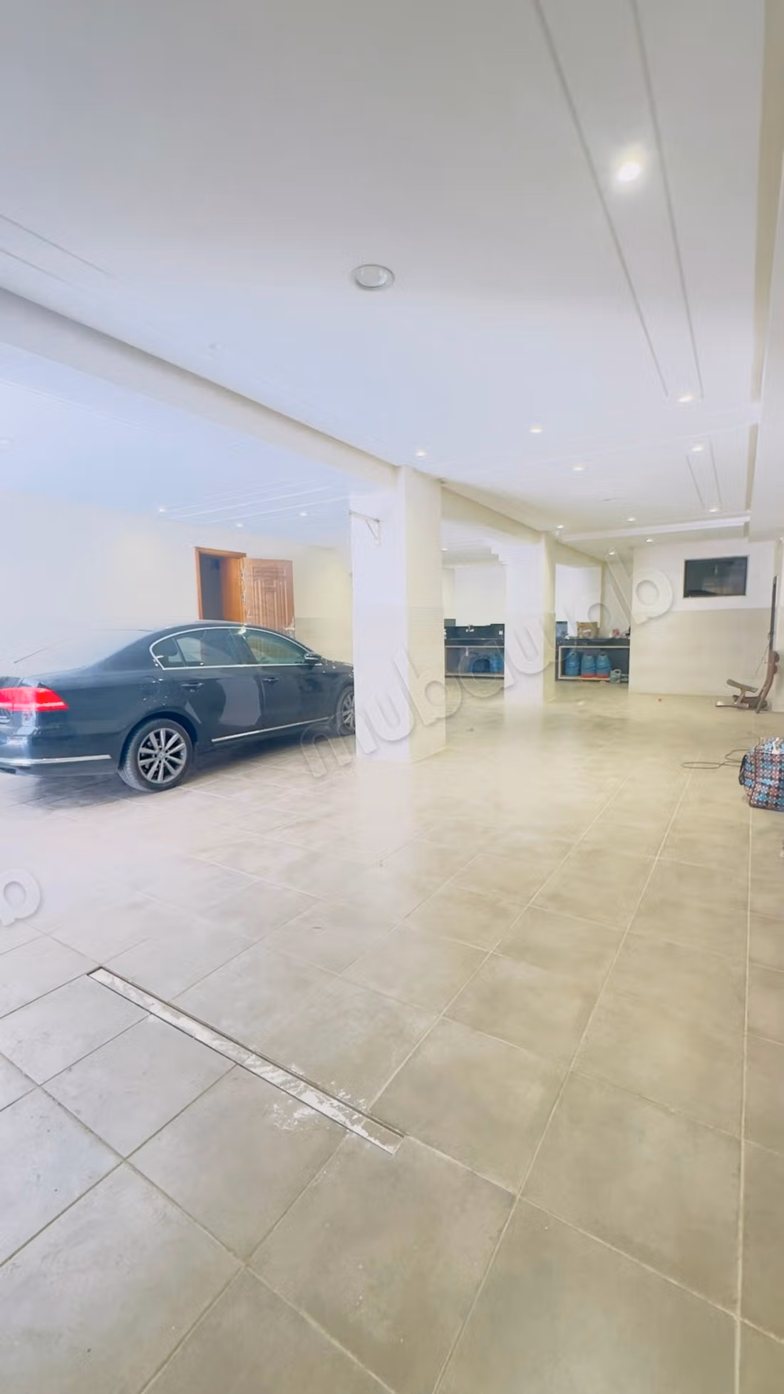 Garage con bodega y altillo en alquiler