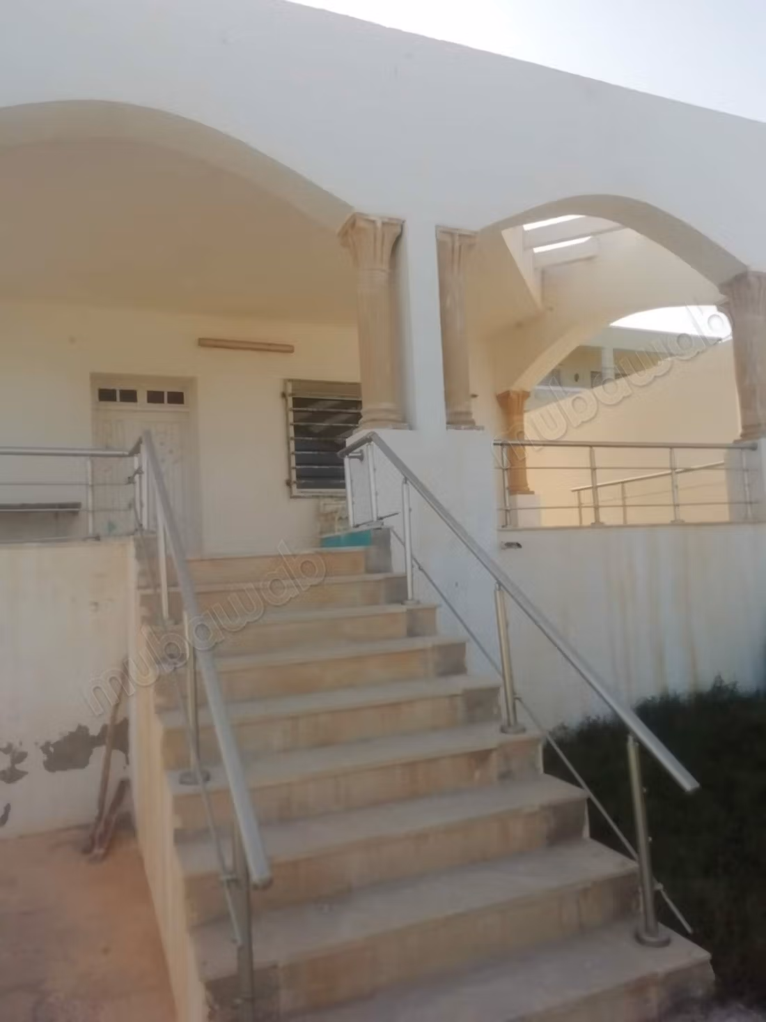 Maison de haut standing à vendre. Superficie 680 m². Bien meublé
