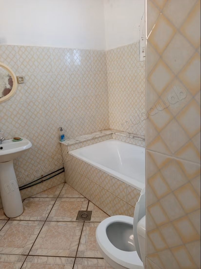 Maison de haut standing à vendre. Superficie 680 m². Bien meublé