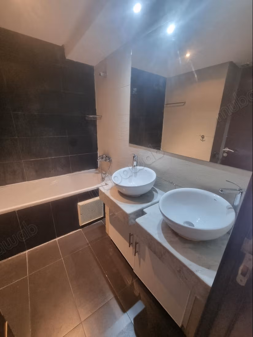 Appartamenti in affitto a Hay Mohammadi. Superficie 101 m². Ascensore e terrazza