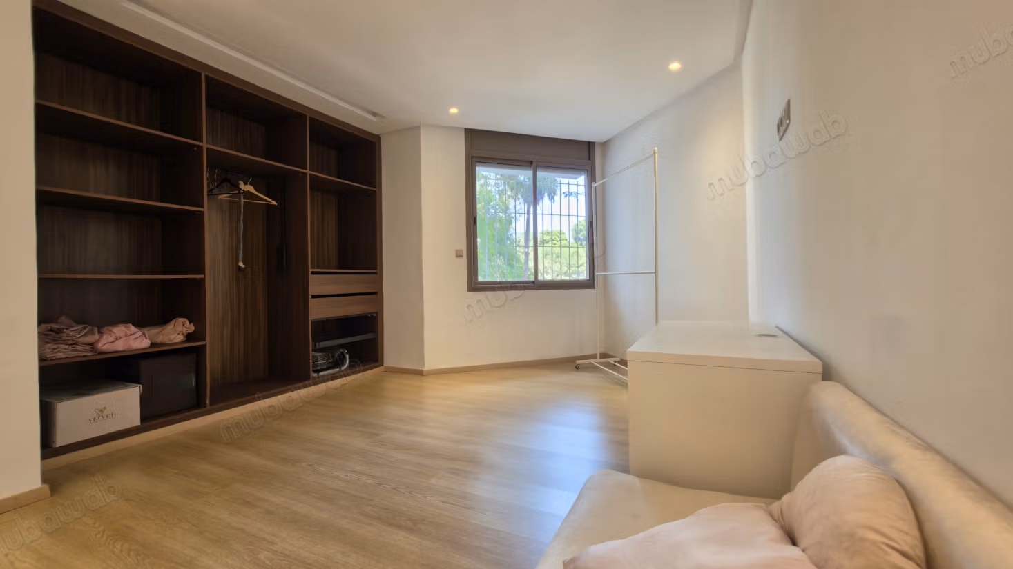 Stunning bright duplex with terrace near Lycée Descartes