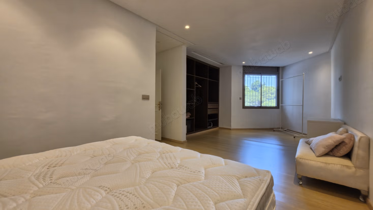 Stunning bright duplex with terrace near Lycée Descartes