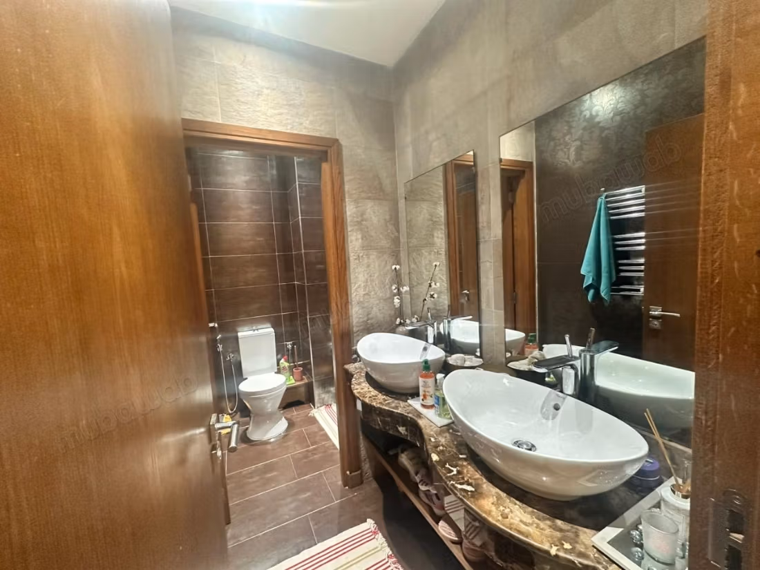 Magnifica Villa Arredata con 4 Camere da Letto e Piscina
