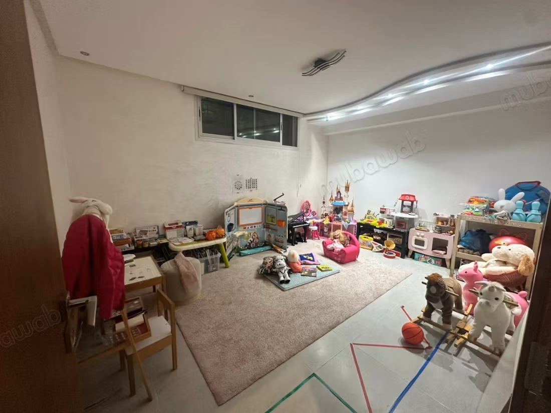 Magnifica Villa Arredata con 4 Camere da Letto e Piscina