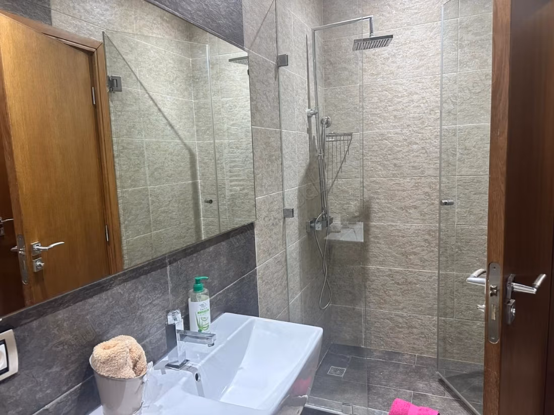Magnifica Villa Arredata con 4 Camere da Letto e Piscina