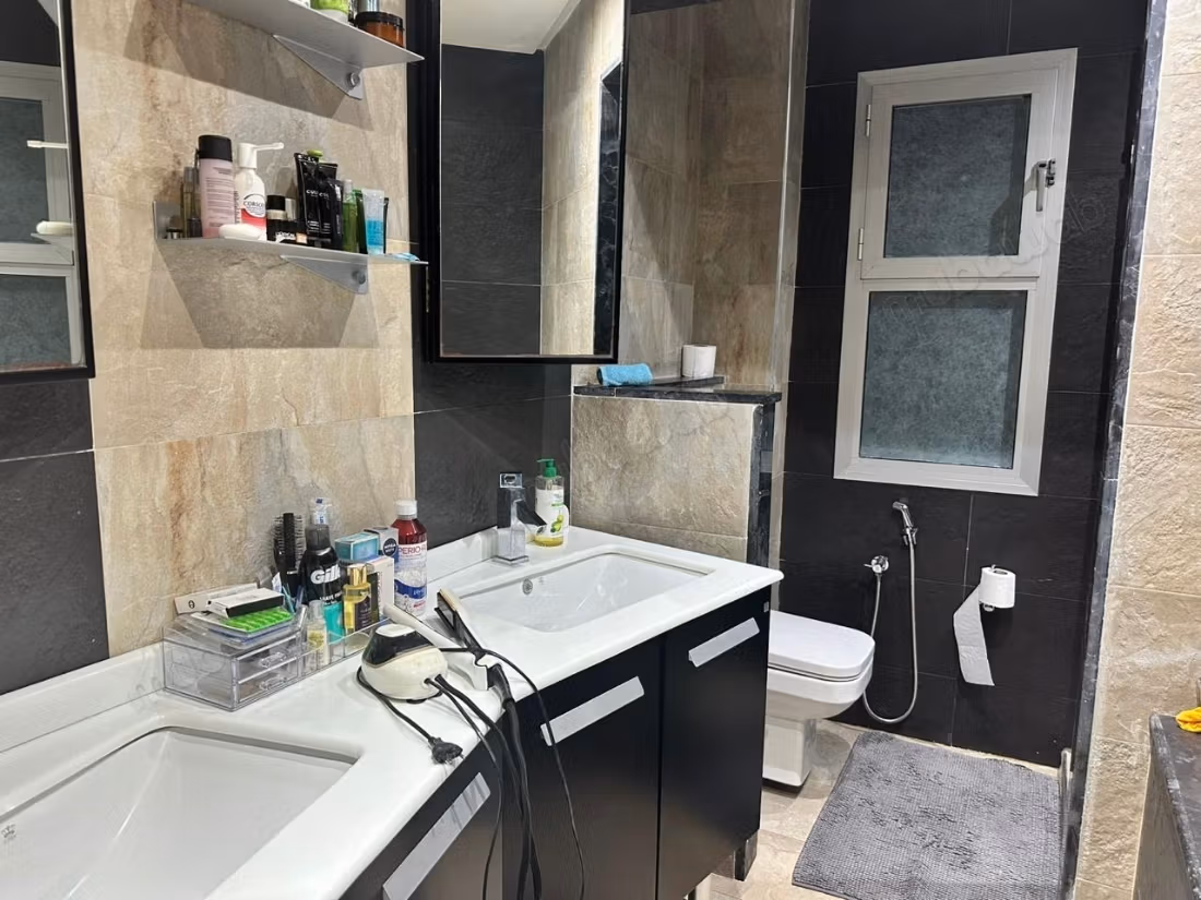Magnifica Villa Arredata con 4 Camere da Letto e Piscina