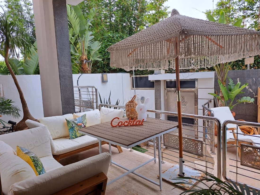 Magnifica Villa Arredata con 4 Camere da Letto e Piscina