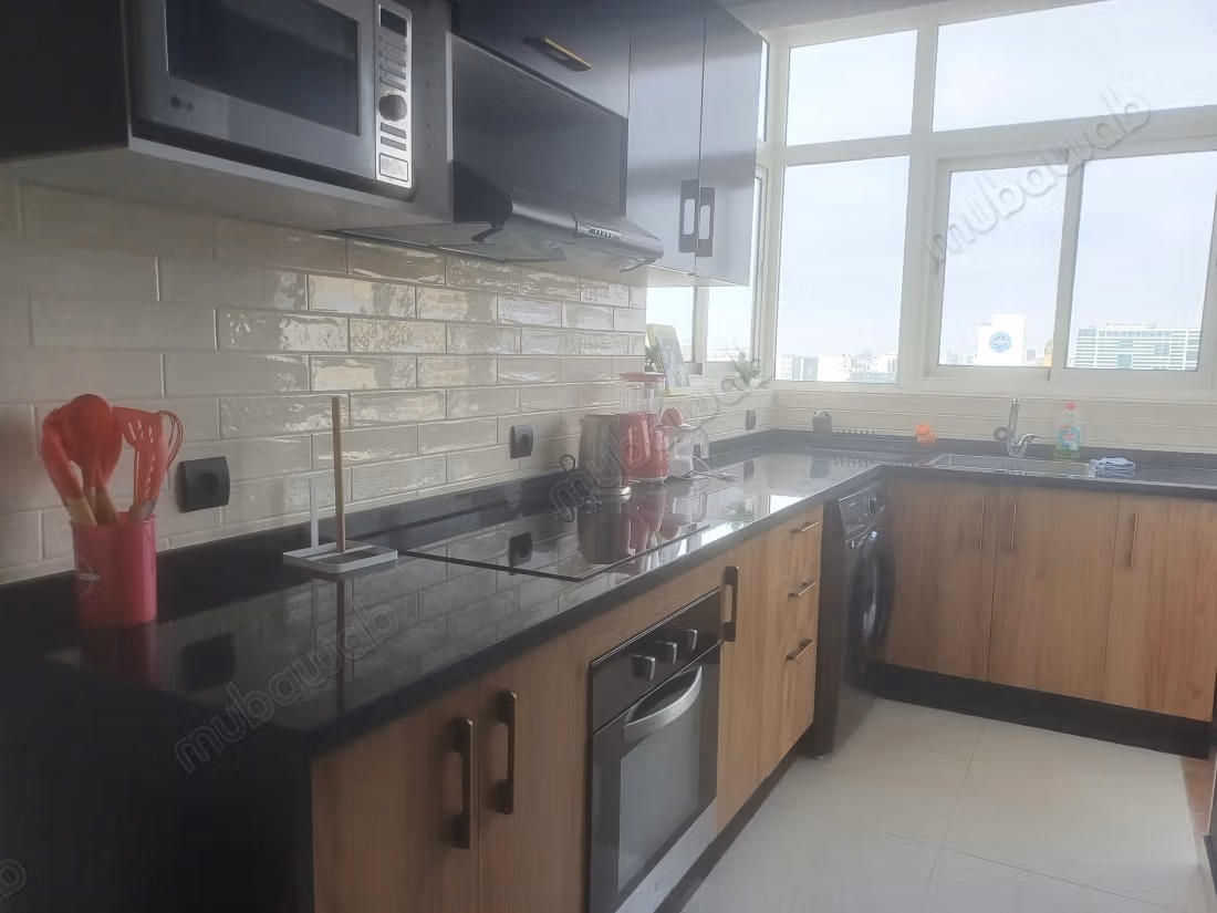 75m² gemeubileerde studio met terras in het stadscentrum