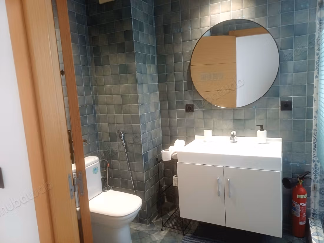 75m² gemeubileerde studio met terras in het stadscentrum
