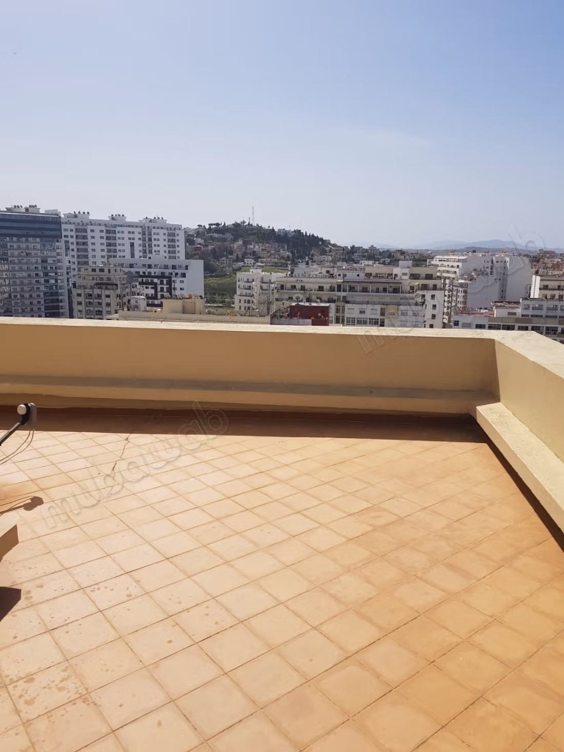 Appartement te koop in De La Plage. 2 comfortabele kamers. Gemeubileerd