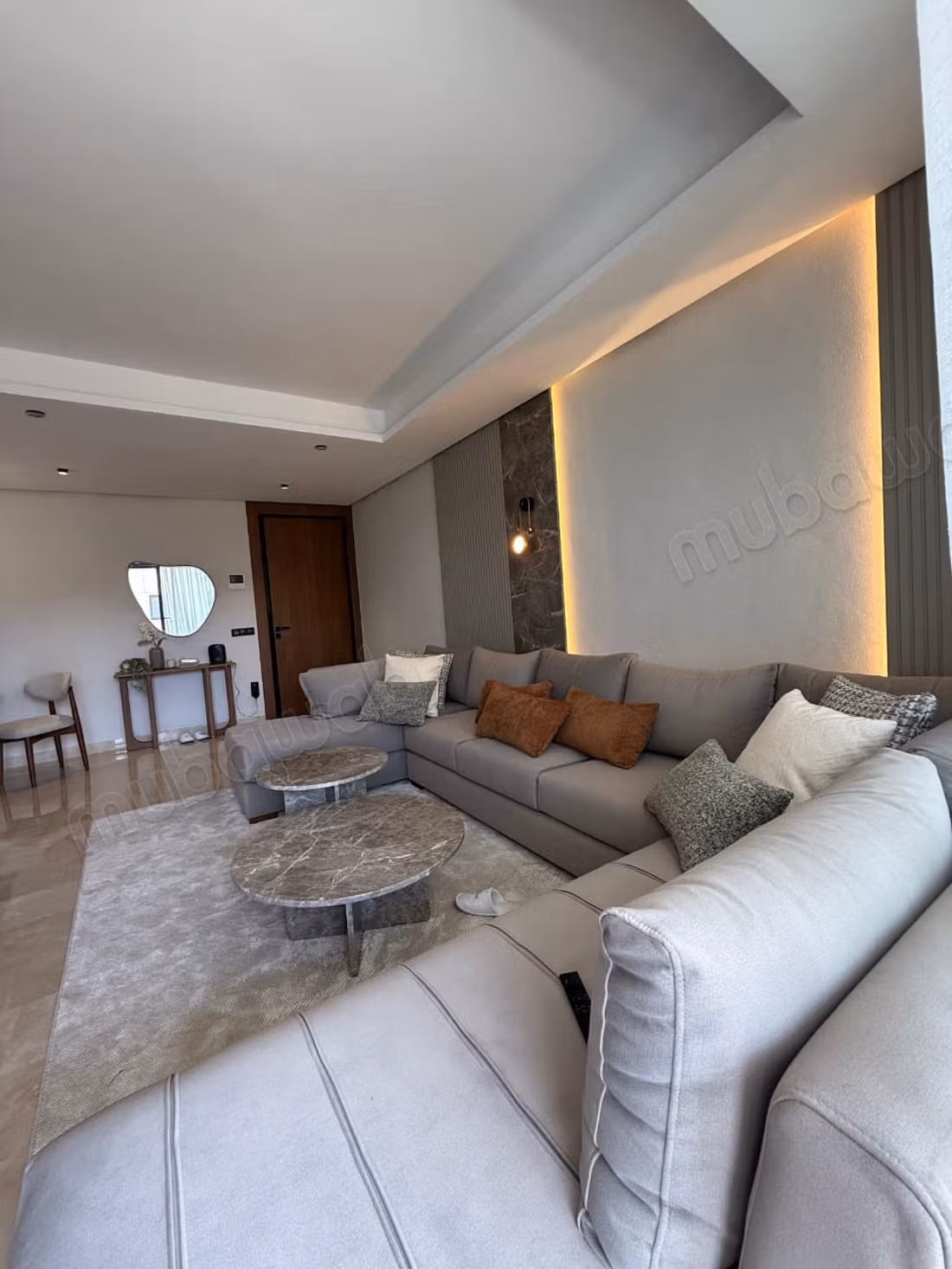 Te huur uitzonderlijk gemeubileerd appartement CFC