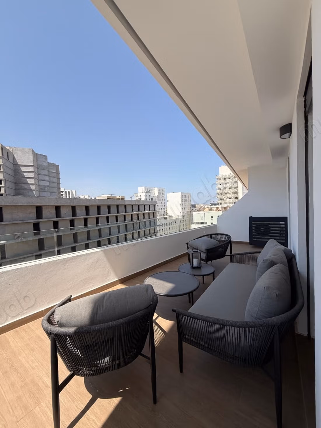 Te huur uitzonderlijk gemeubileerd appartement CFC