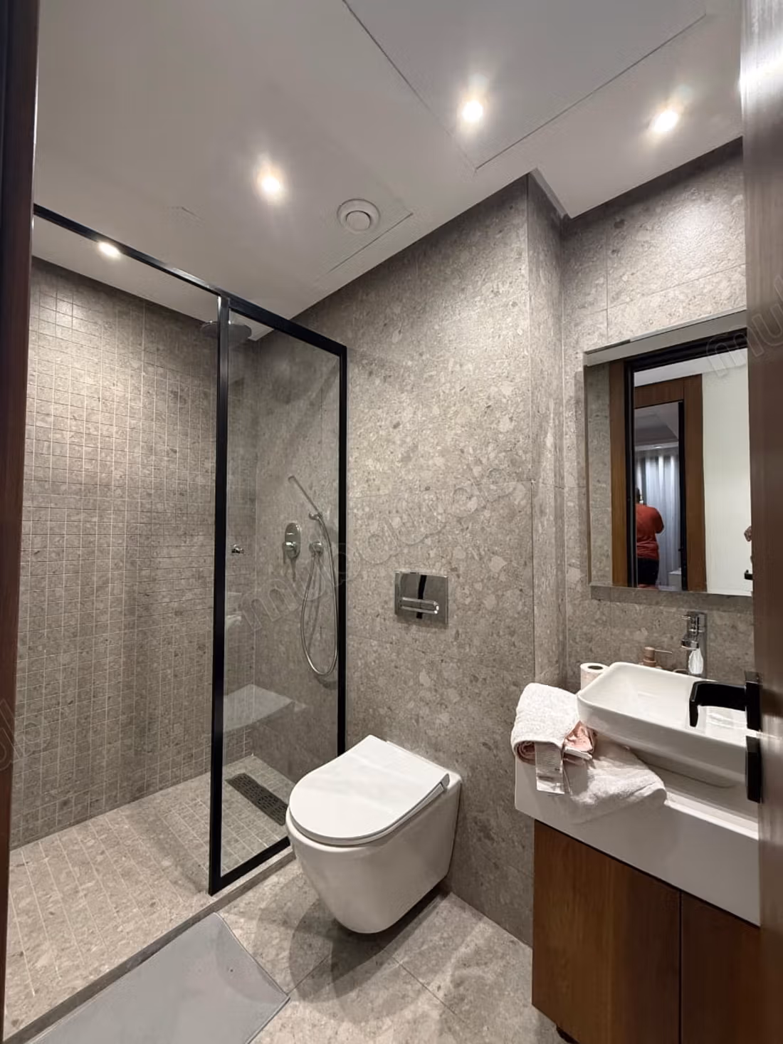 Te huur uitzonderlijk gemeubileerd appartement CFC