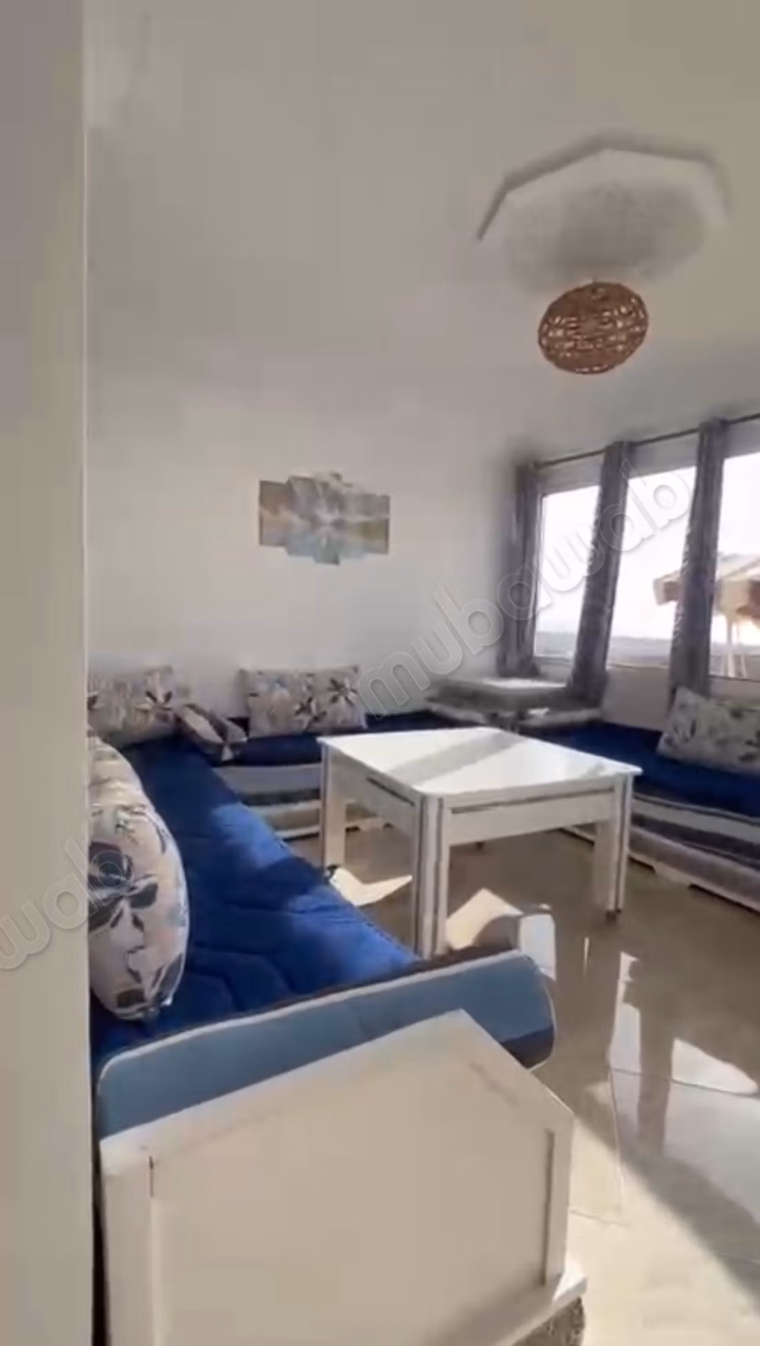 Twee verdiepingen huis