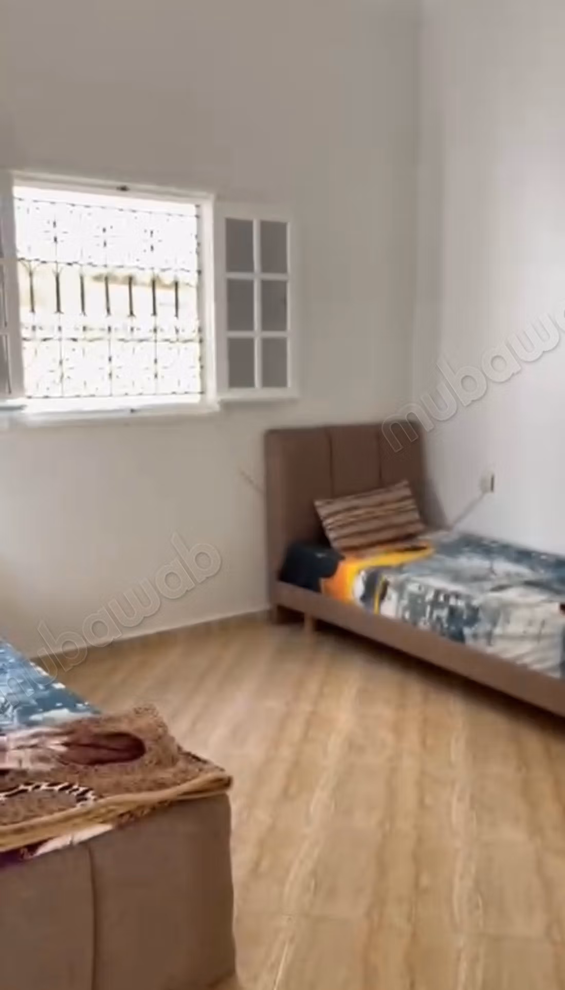 Twee verdiepingen huis