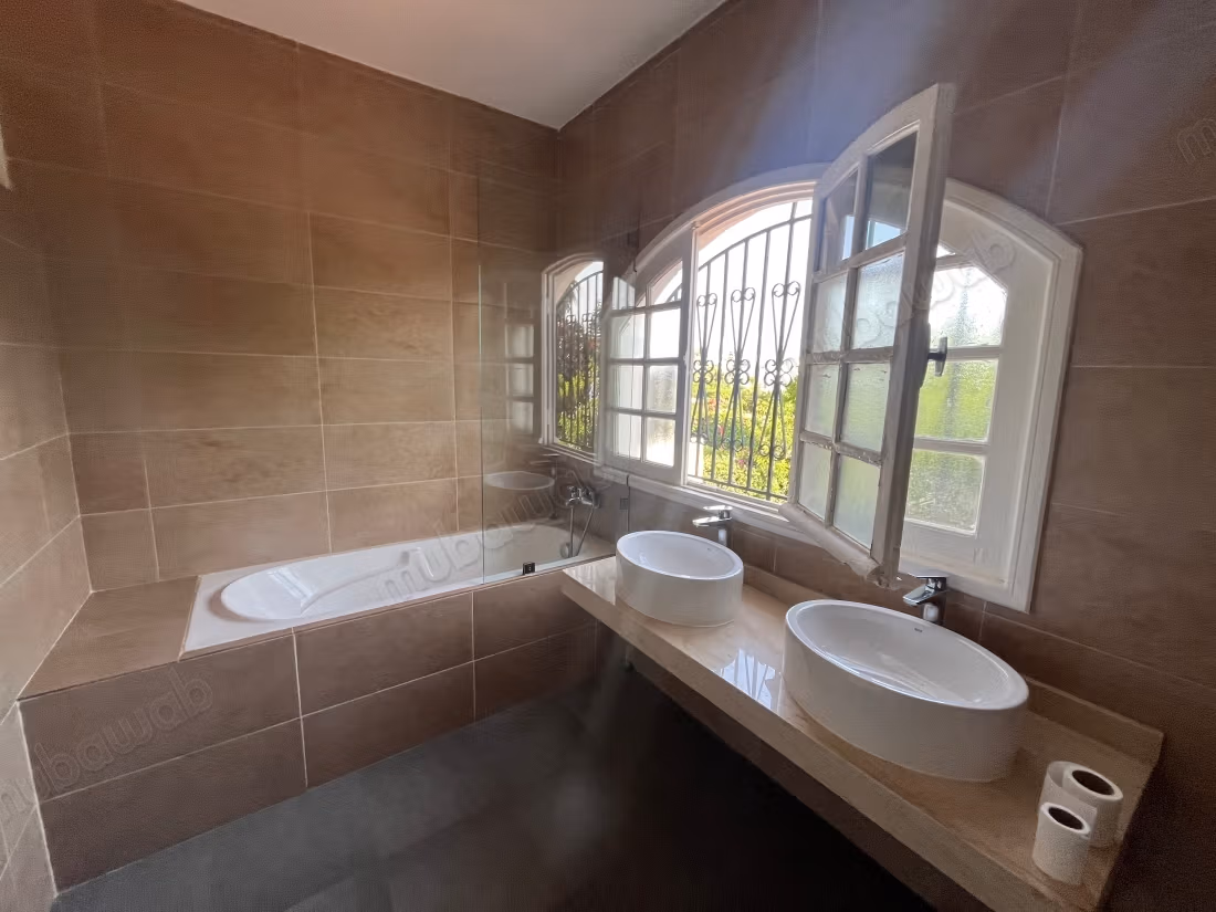 Au cœur de Ain diab, maison à louer 3 chambres et deux salles de bain