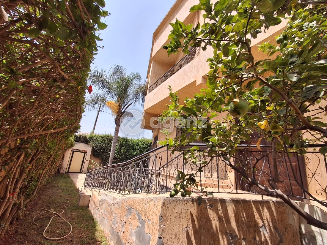 Villa à vendre 275 m², 6 chambres Skikina Skhirate Témara