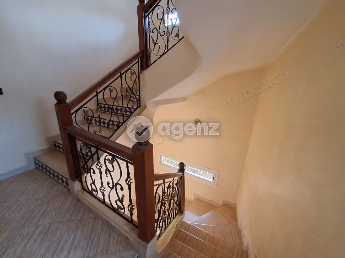Villa à vendre 275 m², 6 chambres Skikina Skhirate Témara